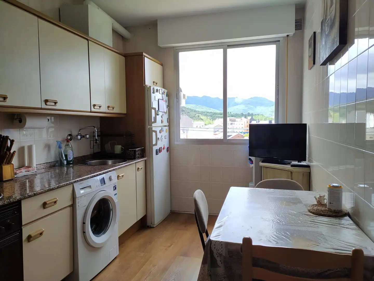 Cocina de Piso en venta en Ponferrada con Calefacción, Terraza y Trastero