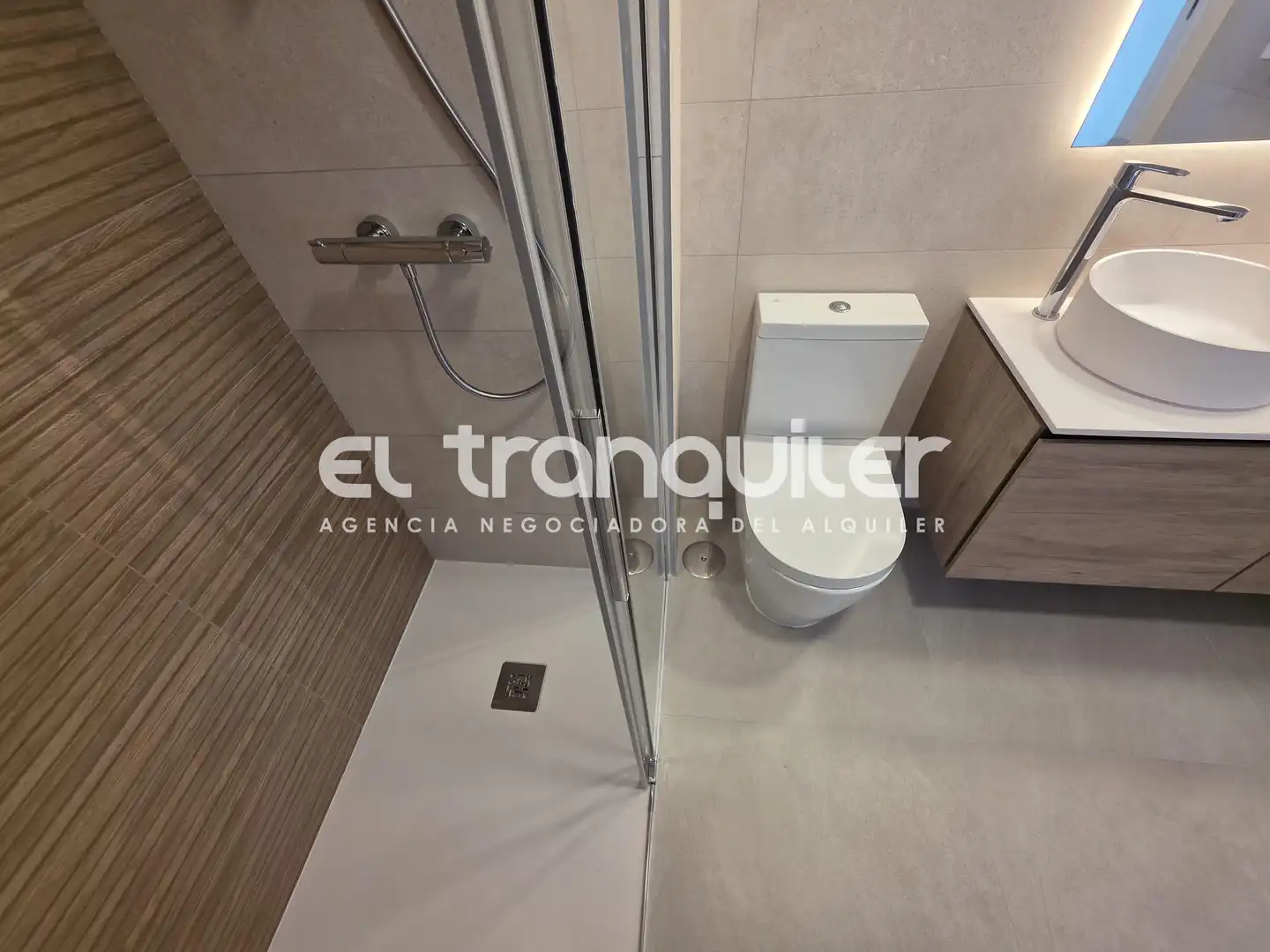 Bathroom of Flat for rent in Madrid  with Air Conditioner, Terrace and Storage room