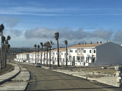 Vista exterior de Casa o xalet en venda en Salteras amb Terrassa, Traster i Piscina comunitària