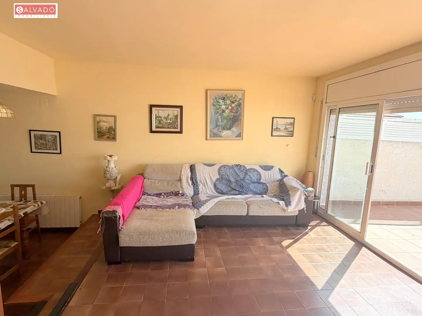 Sala d'estar de Casa adosada en venda en Calafell amb Calefacció i Terrassa