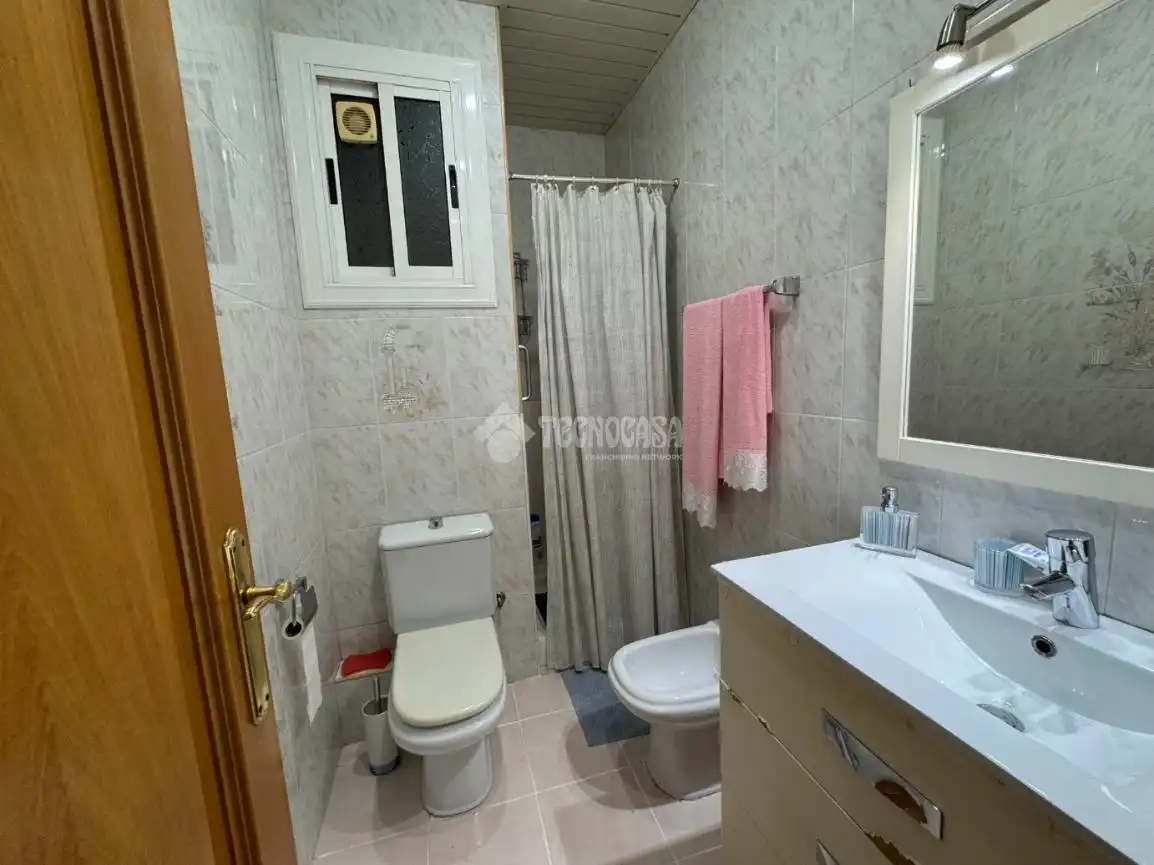 Badezimmer von Wohnung zum Verkauf in Barcelona mit Klimaanlage, Heizung und Terrasse