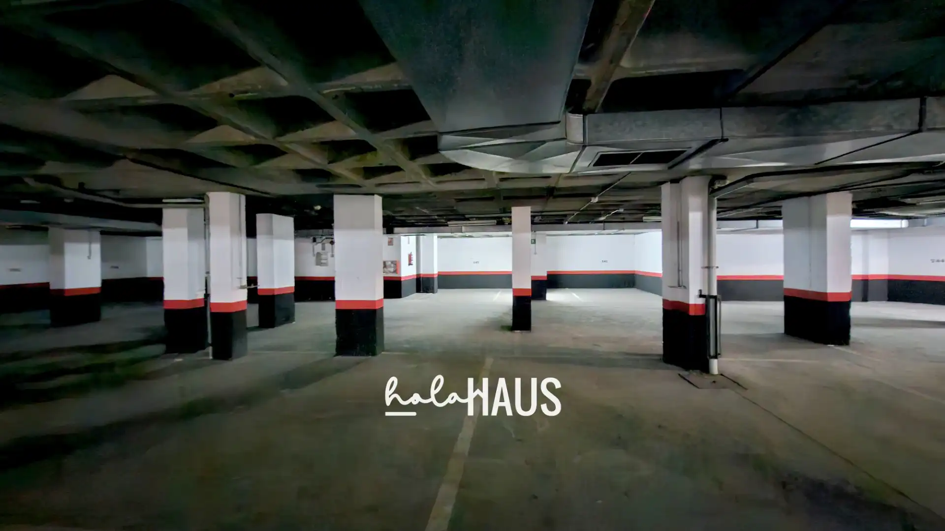 Parkplatz von Fabrikhallen zum Verkauf in Madrid