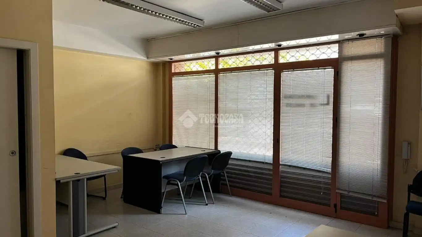 Local comercial en venda a Centre - Eixample – Can Llobet, imagen 3