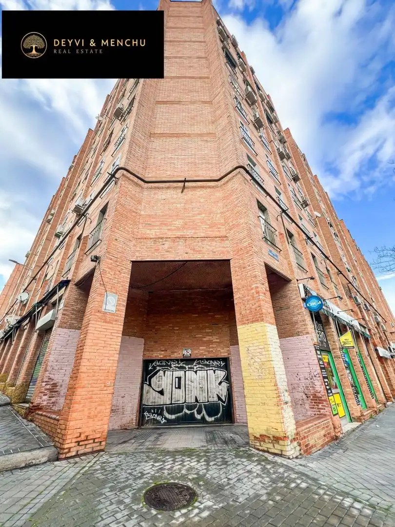 Exterior view of Garage for sale in Madrid