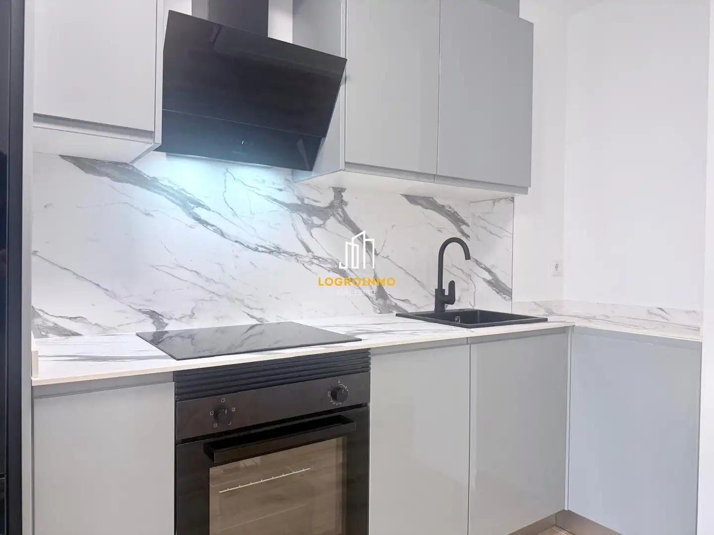 Cocina de Piso en venta en  Logroño con Aire acondicionado, Calefacción y Parquet