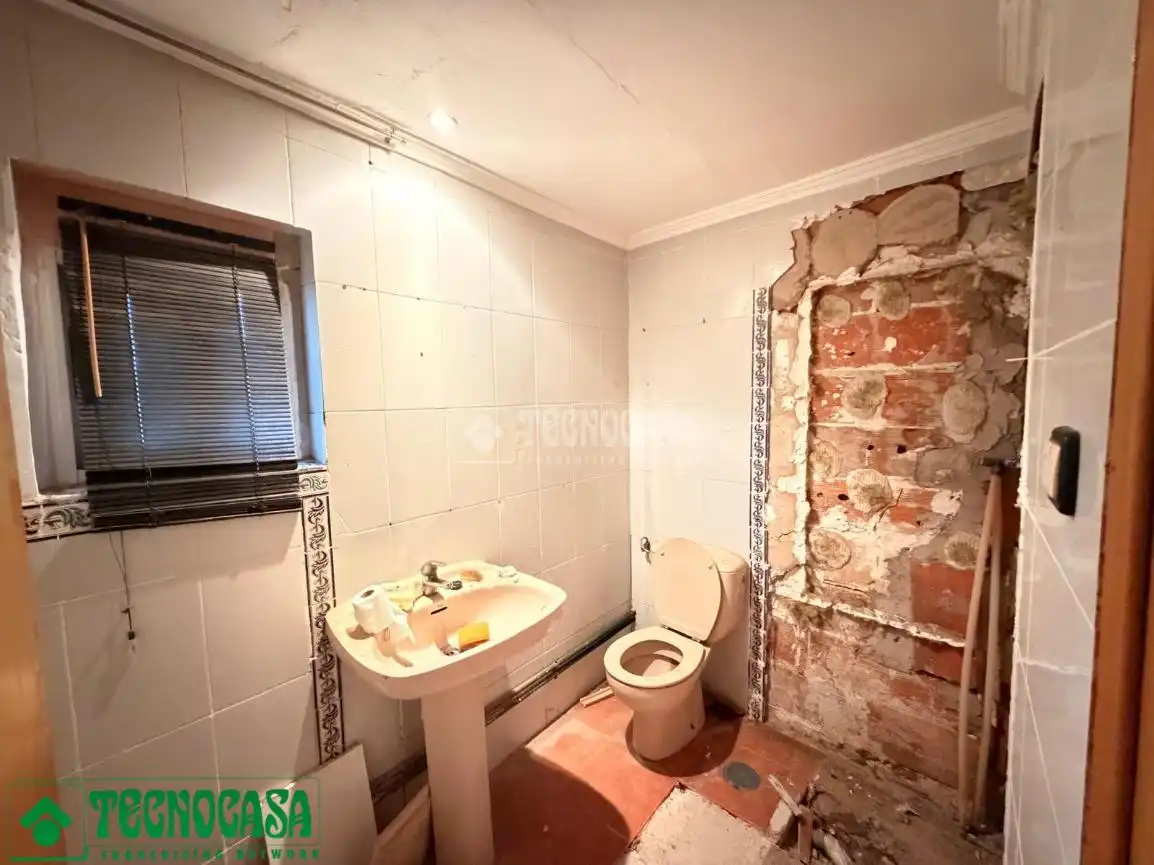 Badezimmer von Gebäude zum Verkauf in Toledo