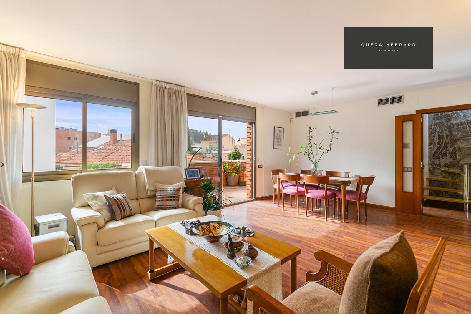 Sala d'estar de Àtic en venda en Sant Cugat del Vallès amb Aire condicionat, Calefacció i Parquet