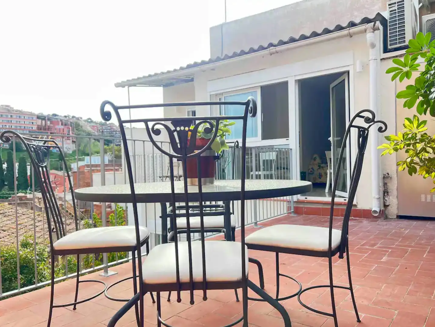 Terraza de Piso para compartir en Barcelona con Amueblado y Lavadora