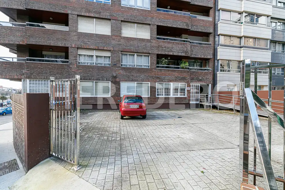 Außenansicht von Wohnung zum Verkauf in Vigo  mit Heizung und Parkett