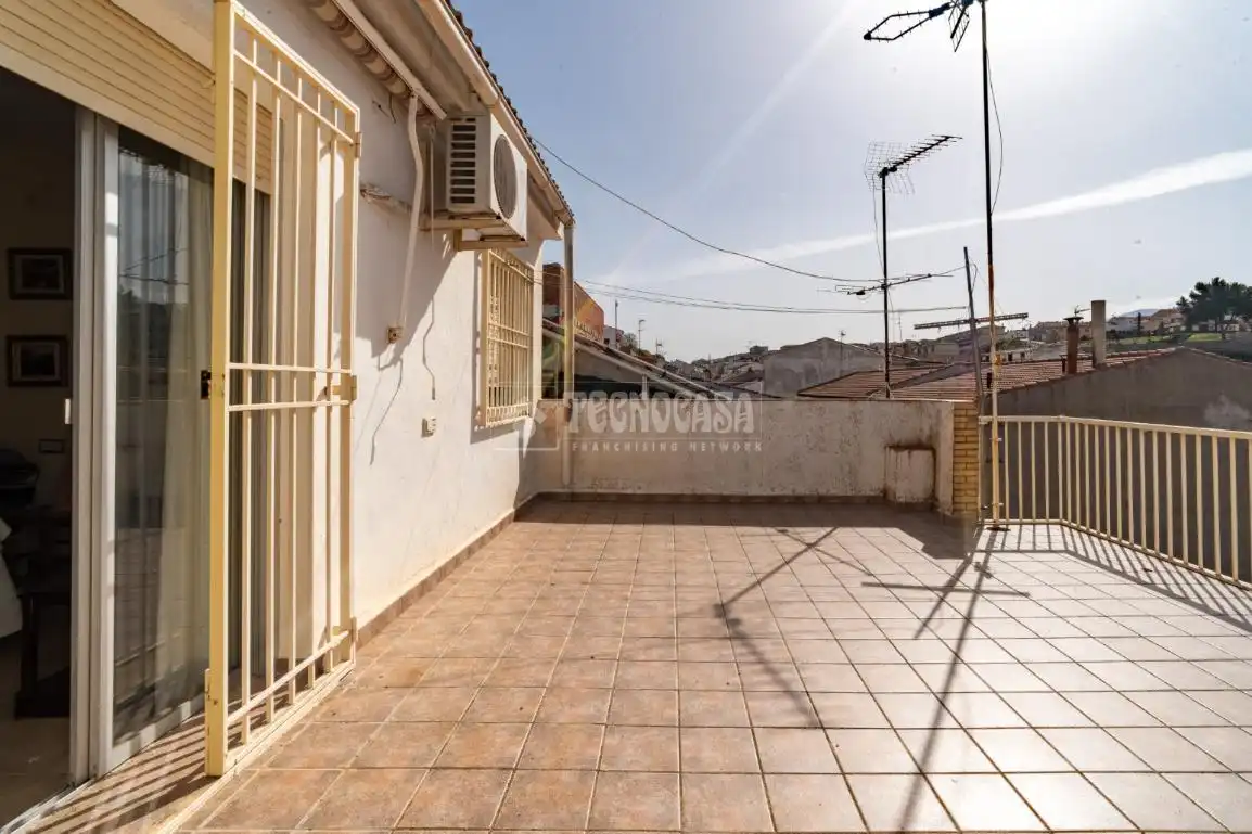 Terrassa de Casa adosada en venda en Iznalloz amb Aire condicionat