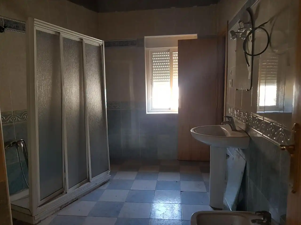 Bathroom of Houses for sale in Puertollano