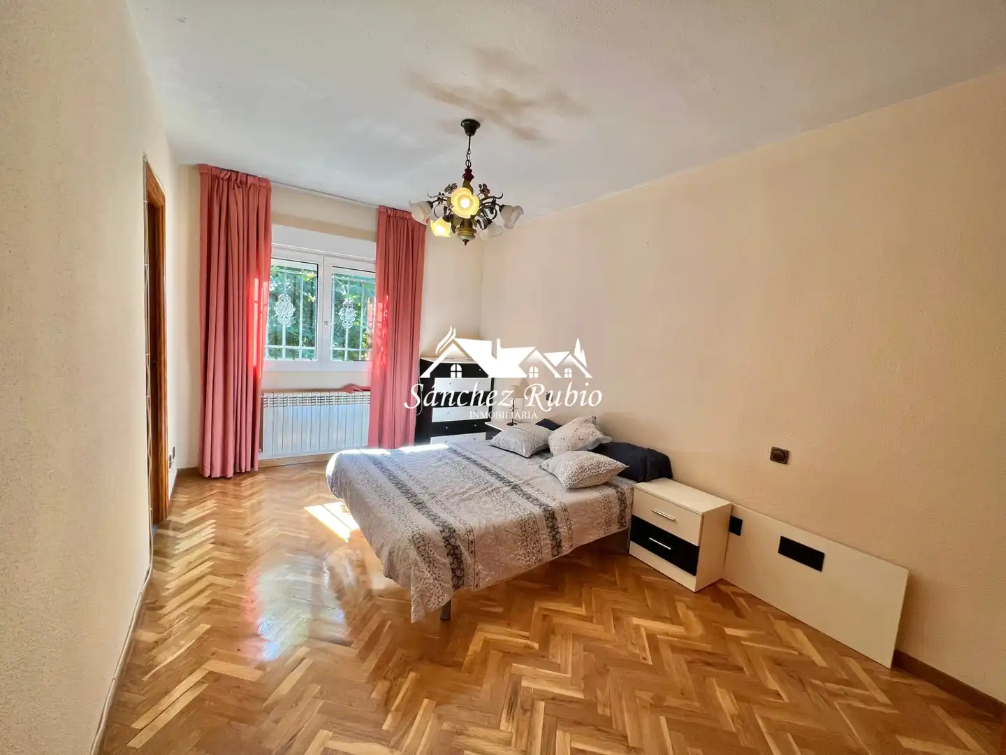 Bedroom of Houses for sale in Galapagar  with Heating, Private garden and Parquet flooring
