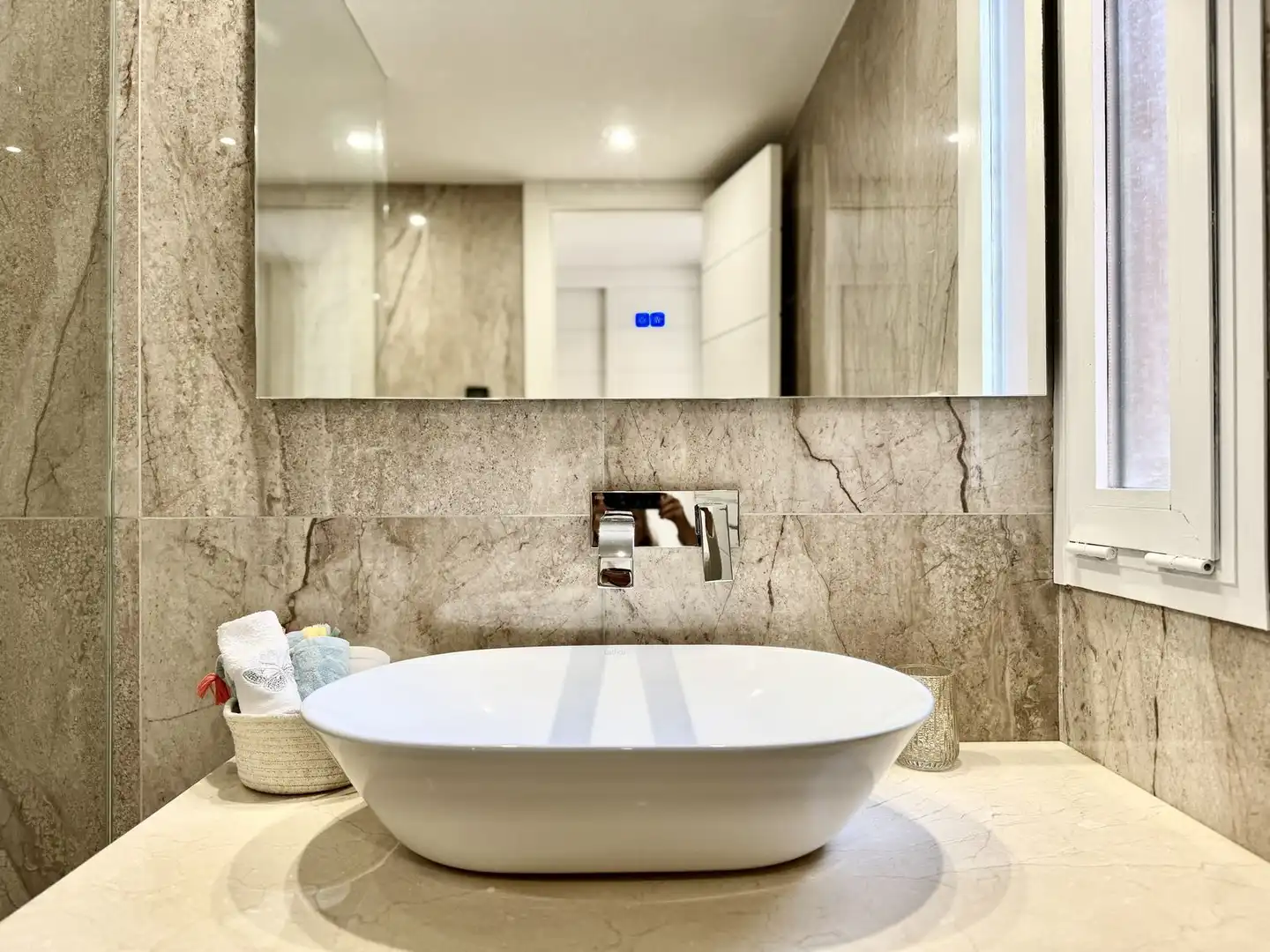 Bathroom of Flat for sale in Benahavís  with Air Conditioner, Terrace and Furnished