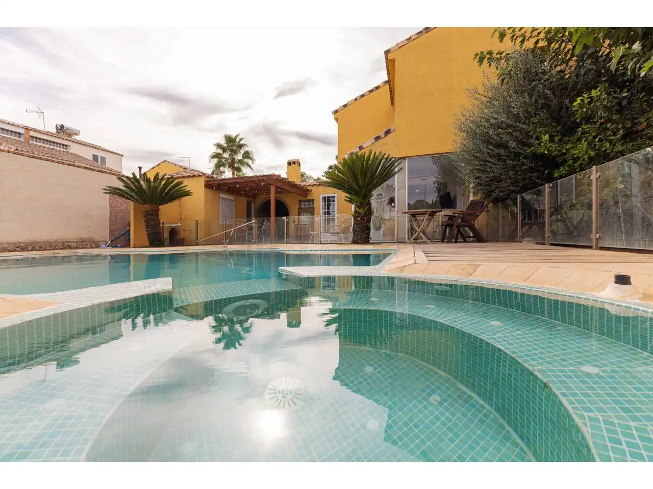 Swimming pool of Detached homes for sale in La Pobla de Vallbona  with Air Conditioner, Heating and Private garden