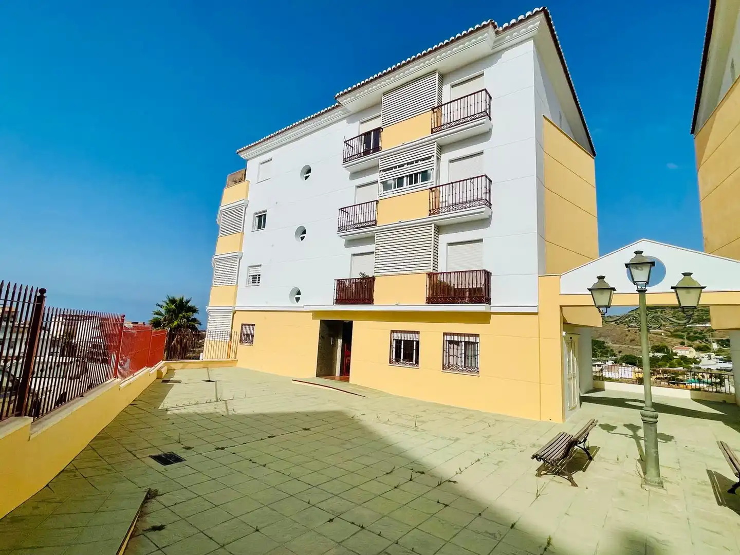 Außenansicht von Wohnung zum Verkauf in Torrox mit Terrasse