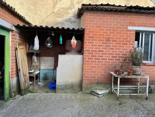 Vista exterior de Edificio en venta en Nava del Rey