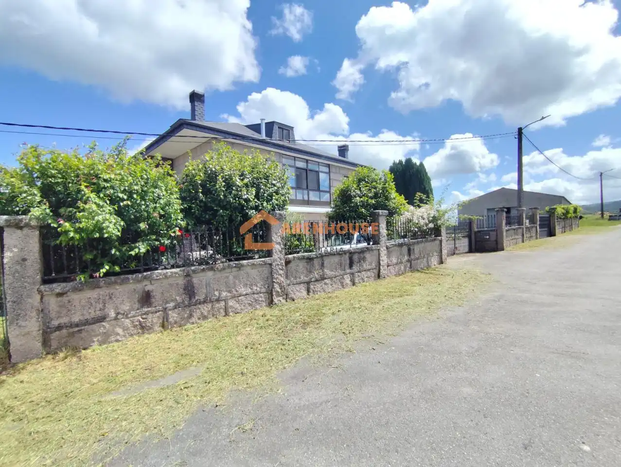 Vista exterior de Casa o xalet en venda en Bande amb Calefacció, Jardí privat i Traster