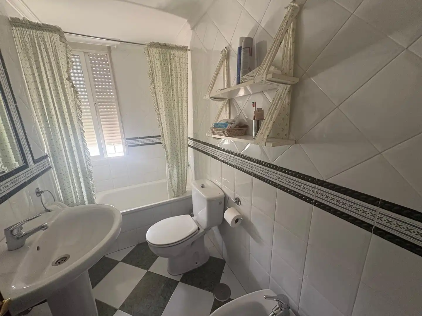 Bany de Casa o xalet en venda en Córdoba amb Aire condicionat, Calefacció i Terrassa