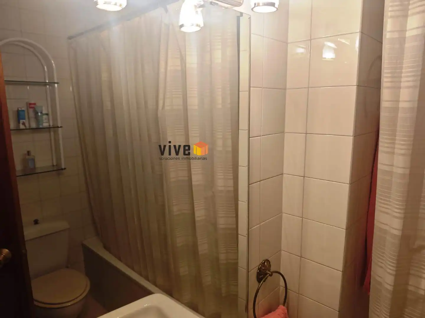 Baño de Piso de alquiler en Sevilla con Aire acondicionado, Terraza y Trastero