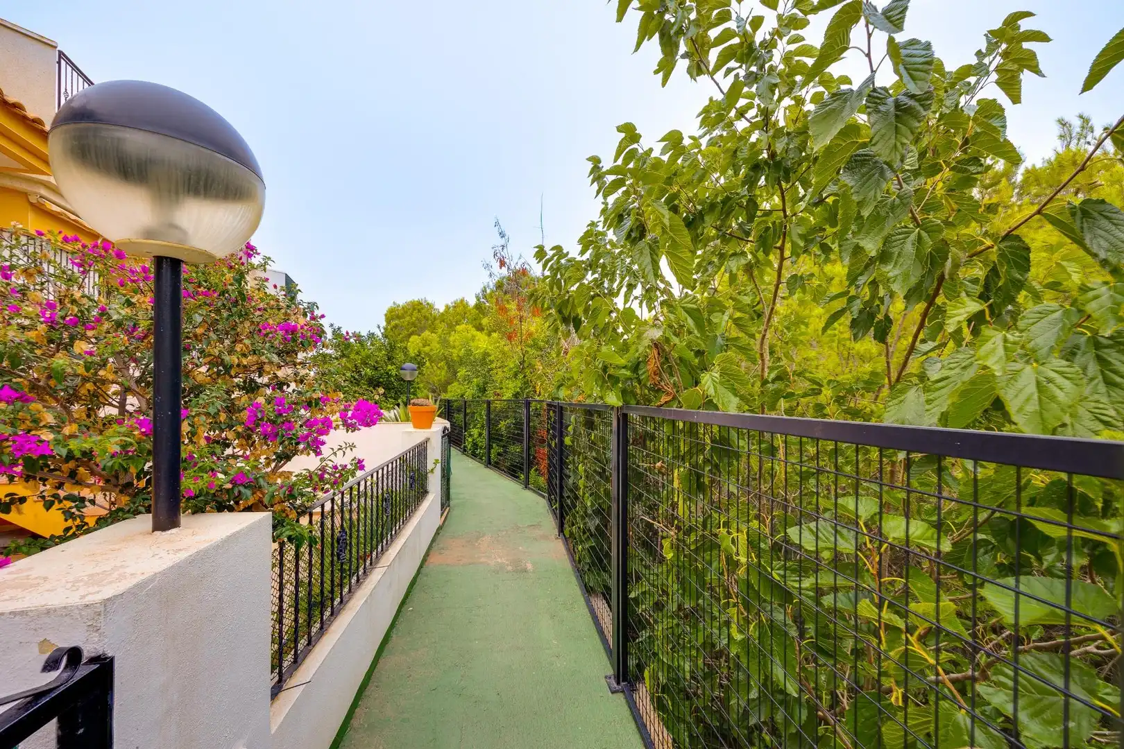 Terrassa de Casa o xalet en venda en Torrevieja amb Jardí privat, Terrassa i Moblat