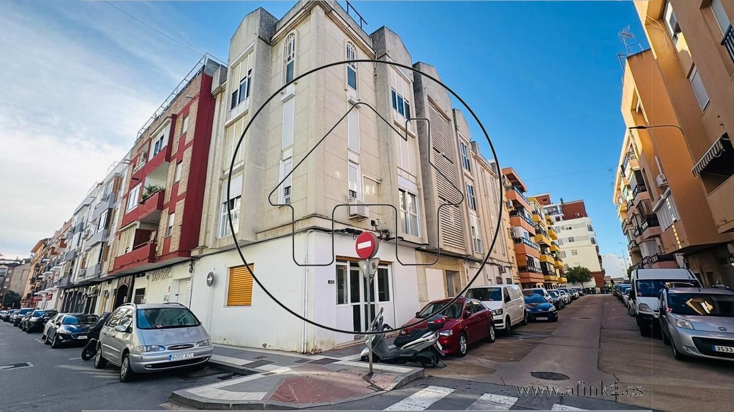 Vista exterior de Local en venda en  Huelva Capital