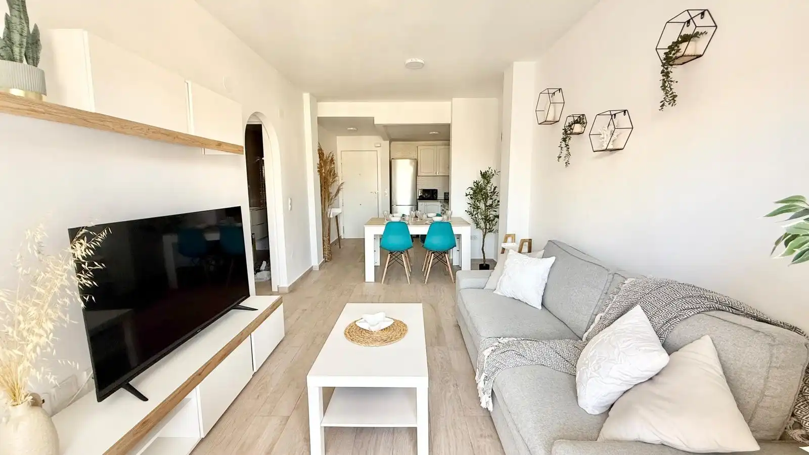 Sala de estar de Apartamento de alquiler en Torrevieja con Aire acondicionado, Calefacción y Terraza