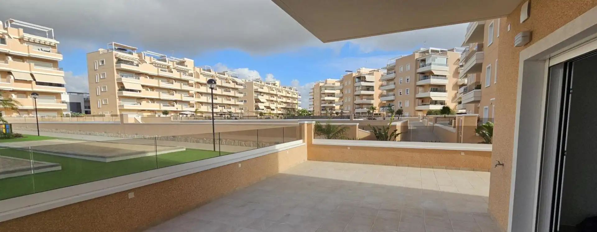 Terraza de Planta baja en venta en Guardamar del Segura con Aire acondicionado, Terraza y Amueblado