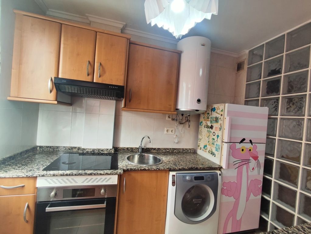 Cuina de Apartament en venda en Gijón  amb Calefacció, Parquet i Traster