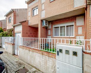 Exterior view of Single-family semi-detached for sale in Illescas  with Air Conditioner, Heating and Private garden