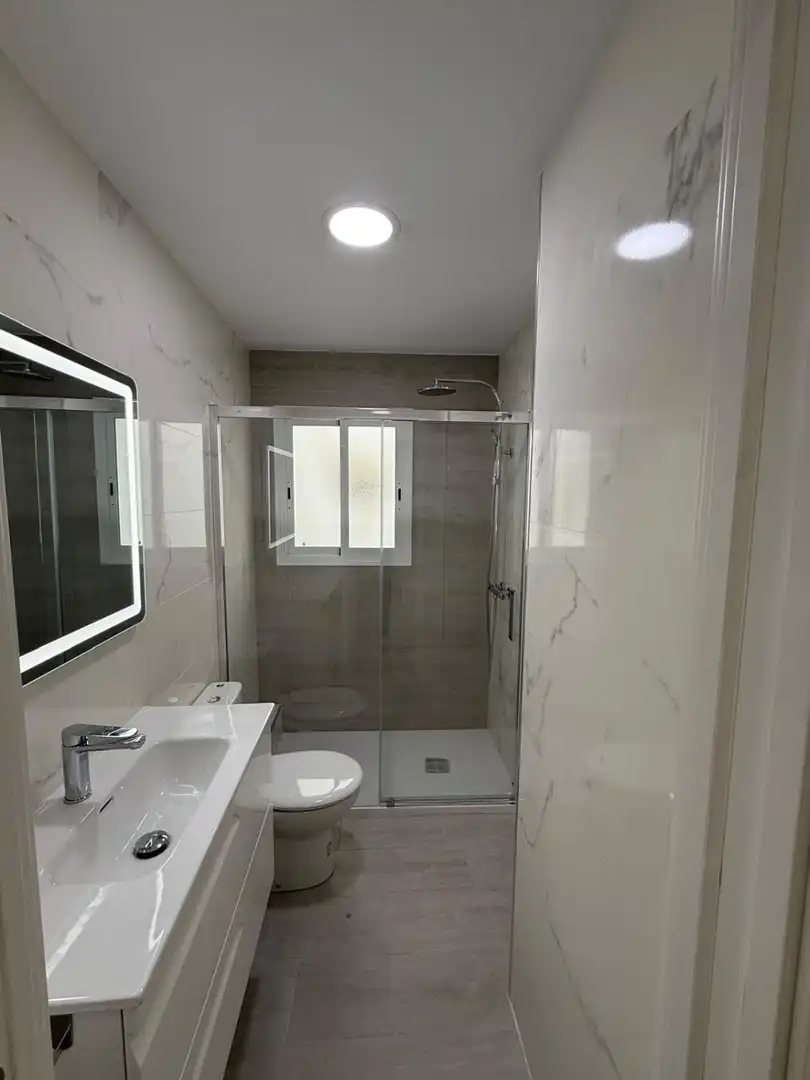 Bathroom of Flat for sale in Córdoba  with Air Conditioner and Terrace