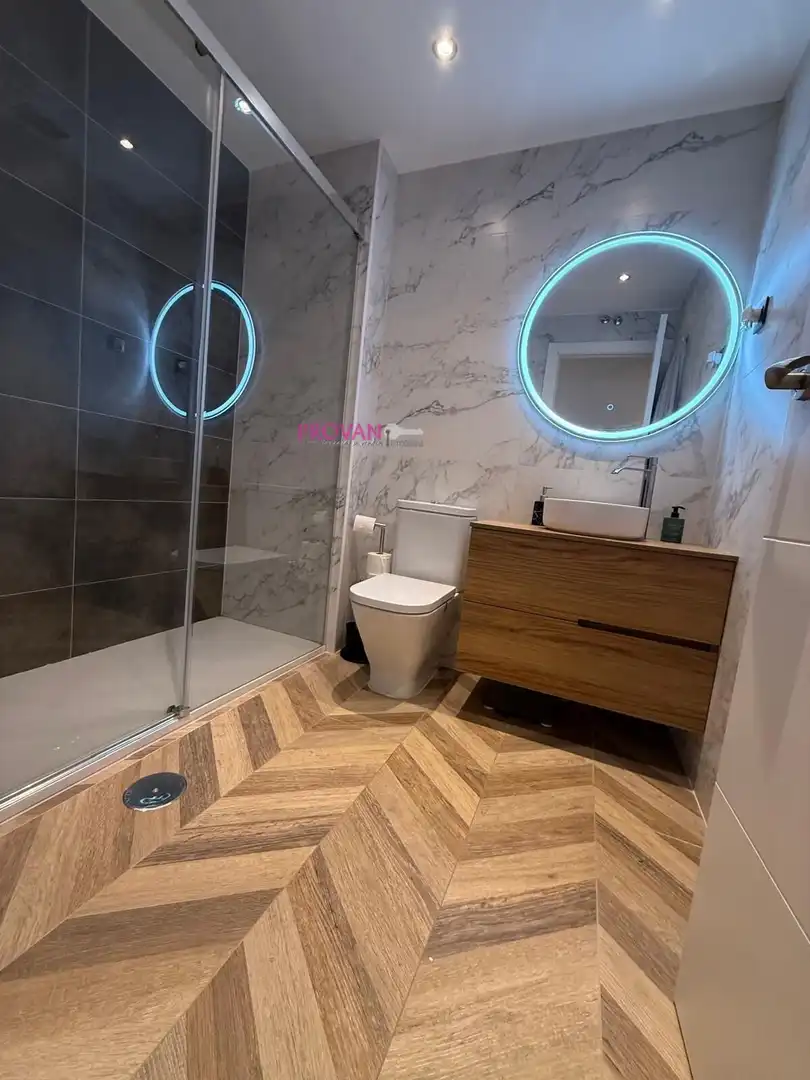 Baño de Piso en venta en Alcalá de Henares con Aire acondicionado, Calefacción y Trastero