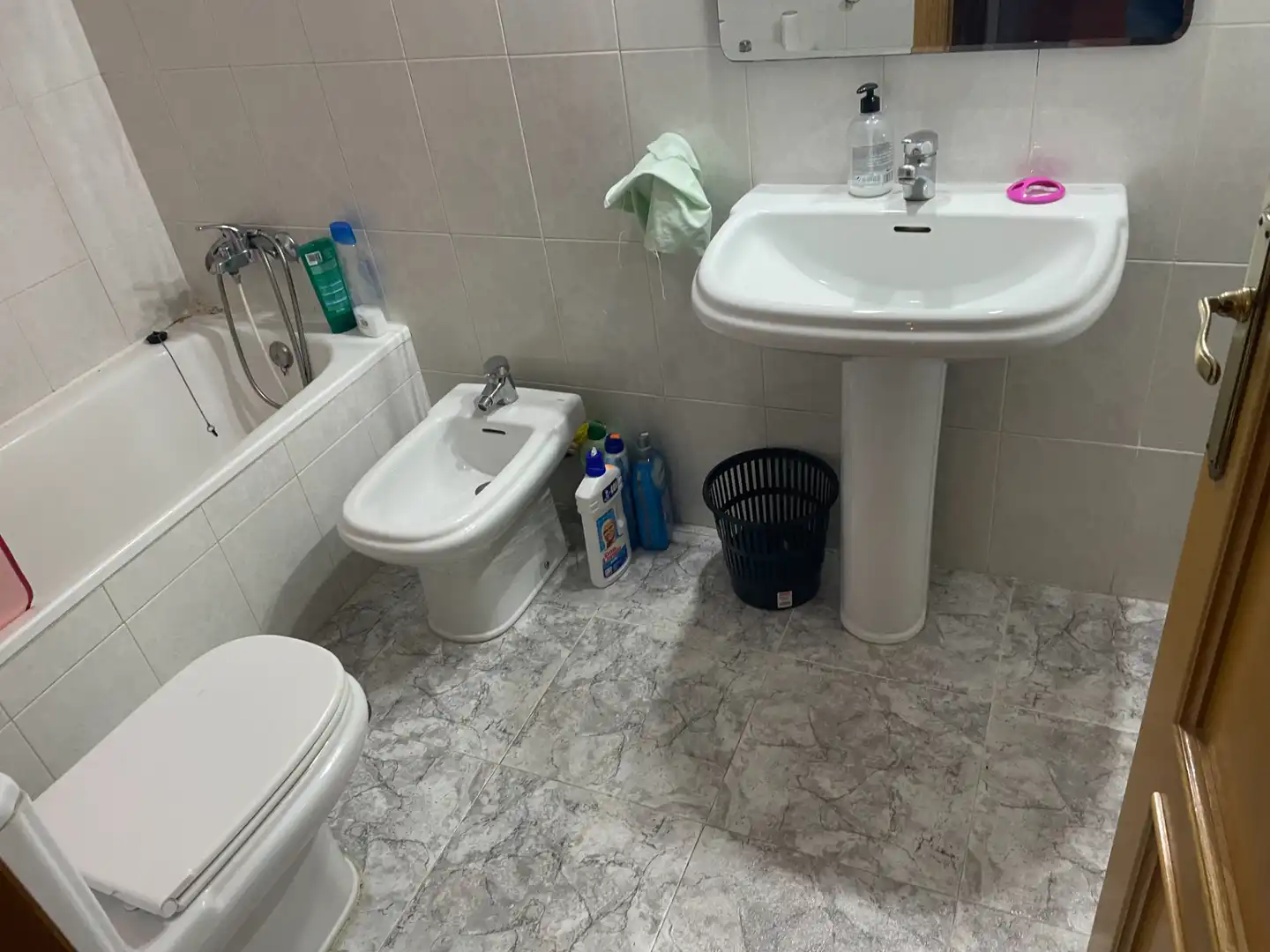Baño de Piso de alquiler en Murcia con Amueblado, Horno y Lavadora