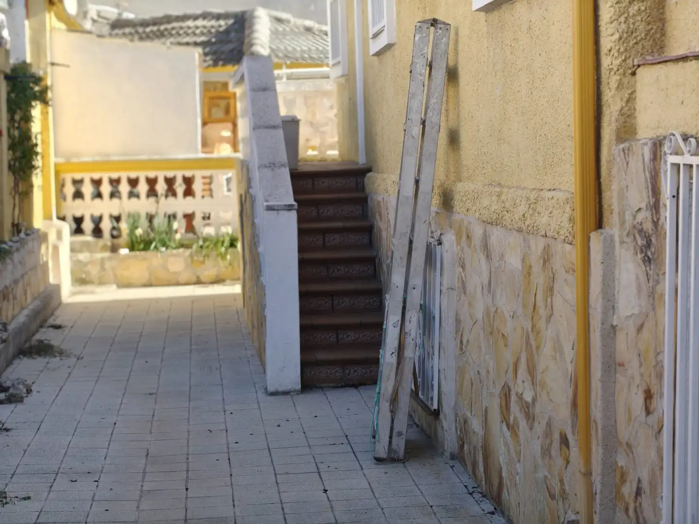 Vista exterior de Casa o xalet en venda en Casarrubios del Monte amb Aire condicionat, Calefacció i Jardí privat