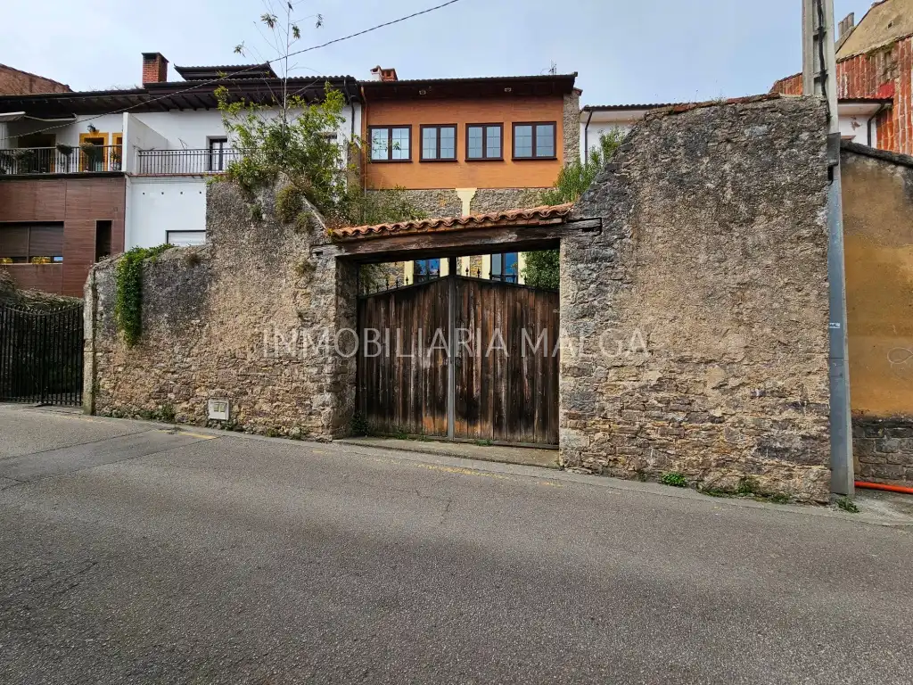 Vista exterior de Casa adosada en venda en Colunga amb Calefacció, Parquet i Terrassa