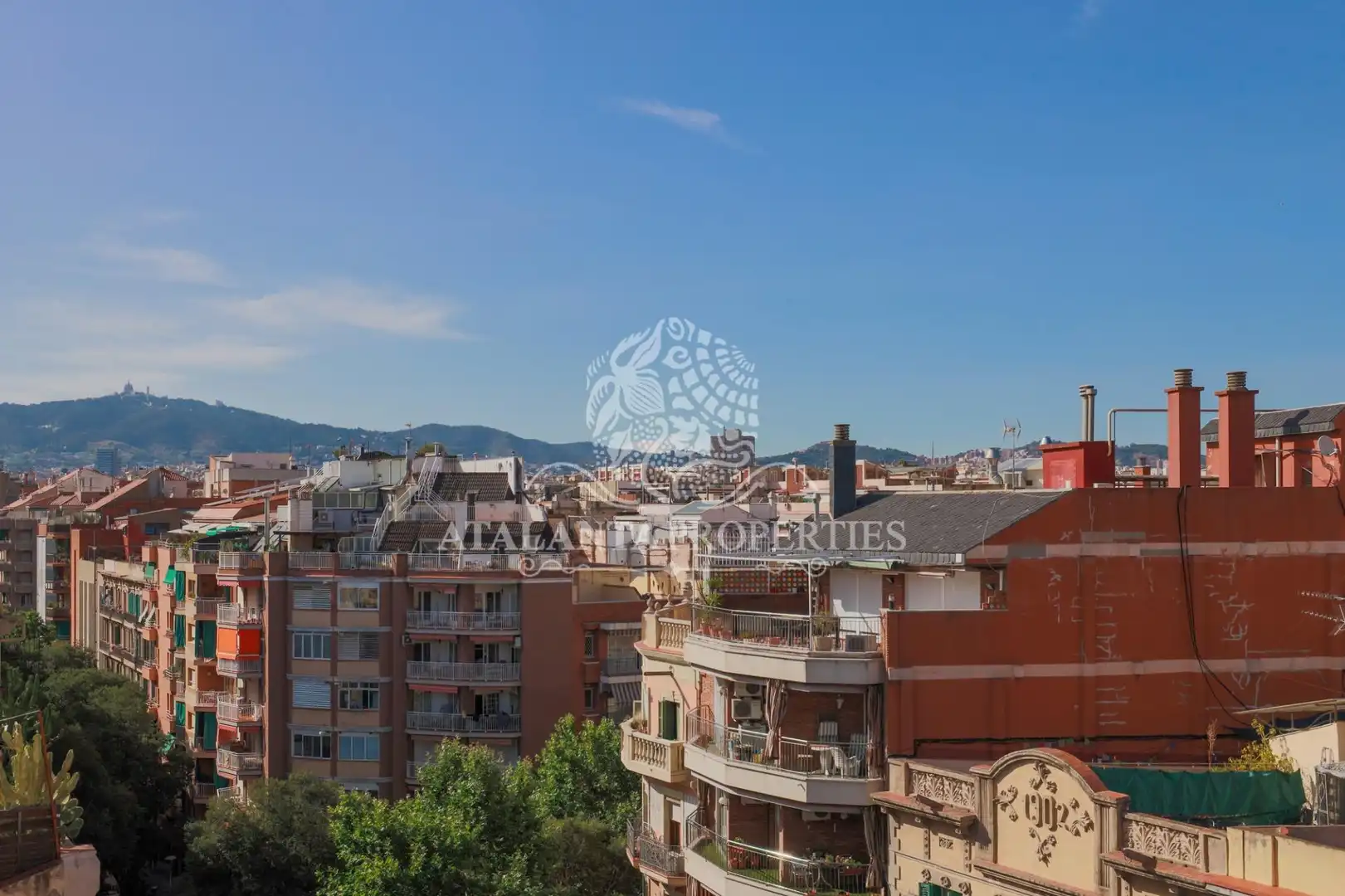 Vista exterior de Ático en venta en Barcelona con Terraza y Balcón