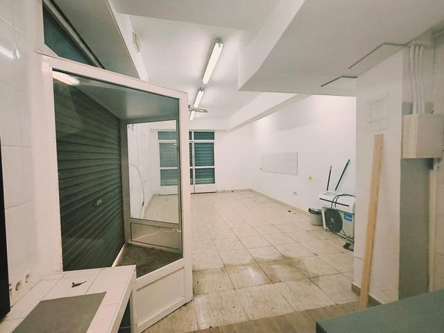 Local comercial en Alquiler en Torrefiel