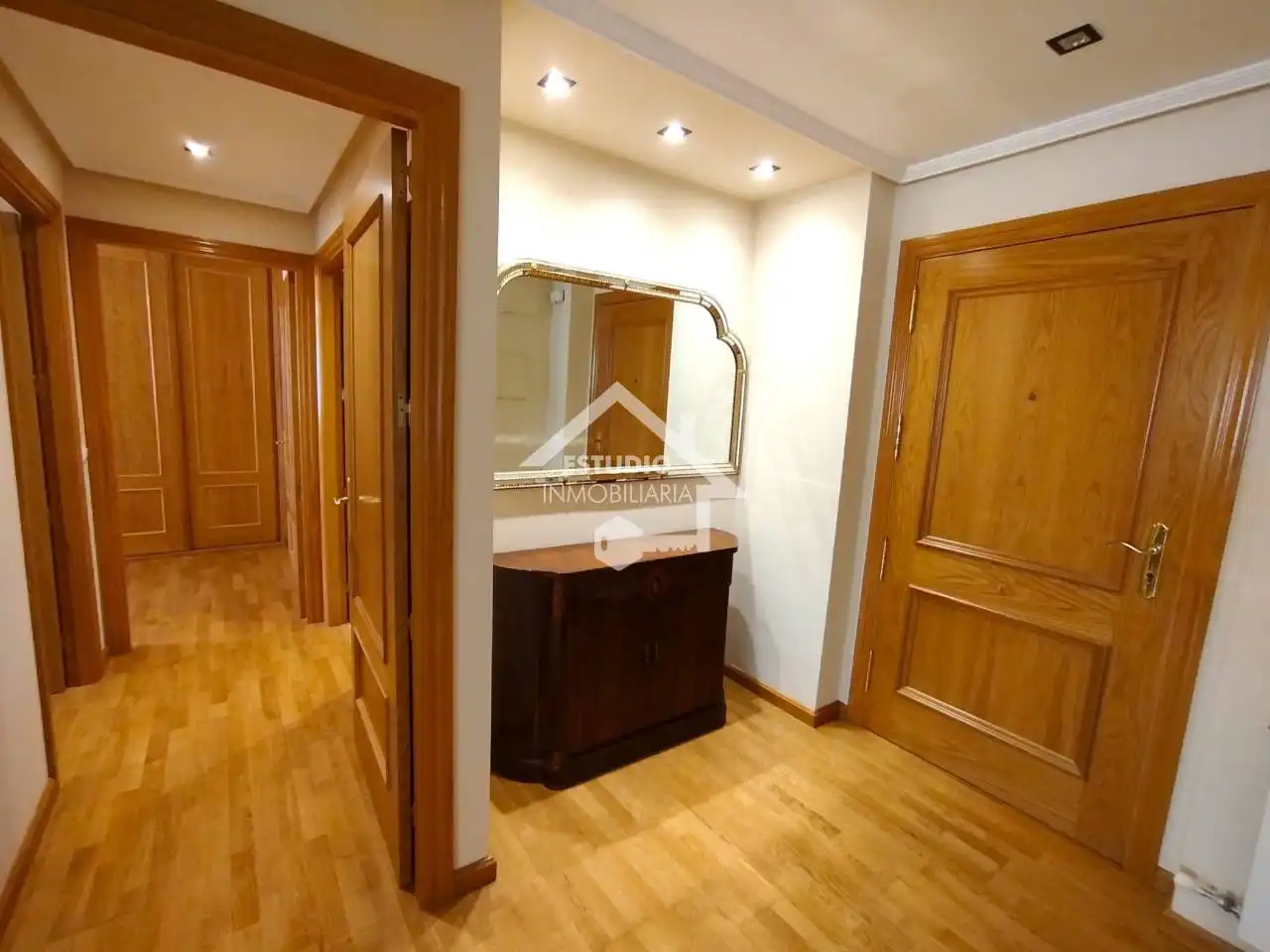 Wohnung zum Verkauf in Oyón-Oion mit Heizung, Abstellraum und Balkon