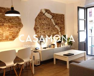 Exterior view of Apartment for sale in  Barcelona Capital  with Air Conditioner and Balcony