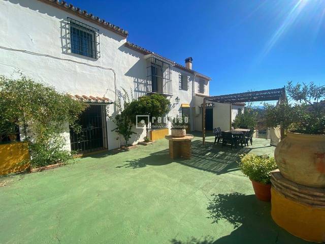 Casa-chalet en Venta en R3 en Olías