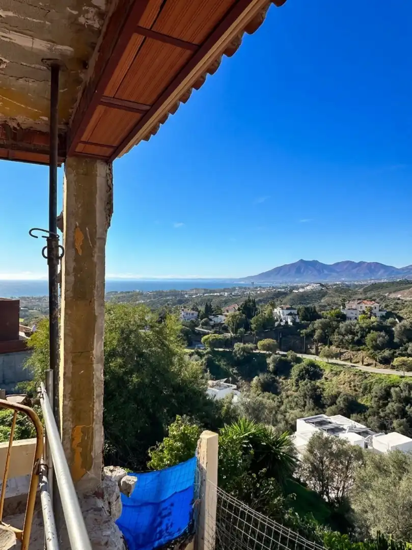 Vista exterior de Casa o xalet en venda en Marbella amb Calefacció, Jardí privat i Terrassa