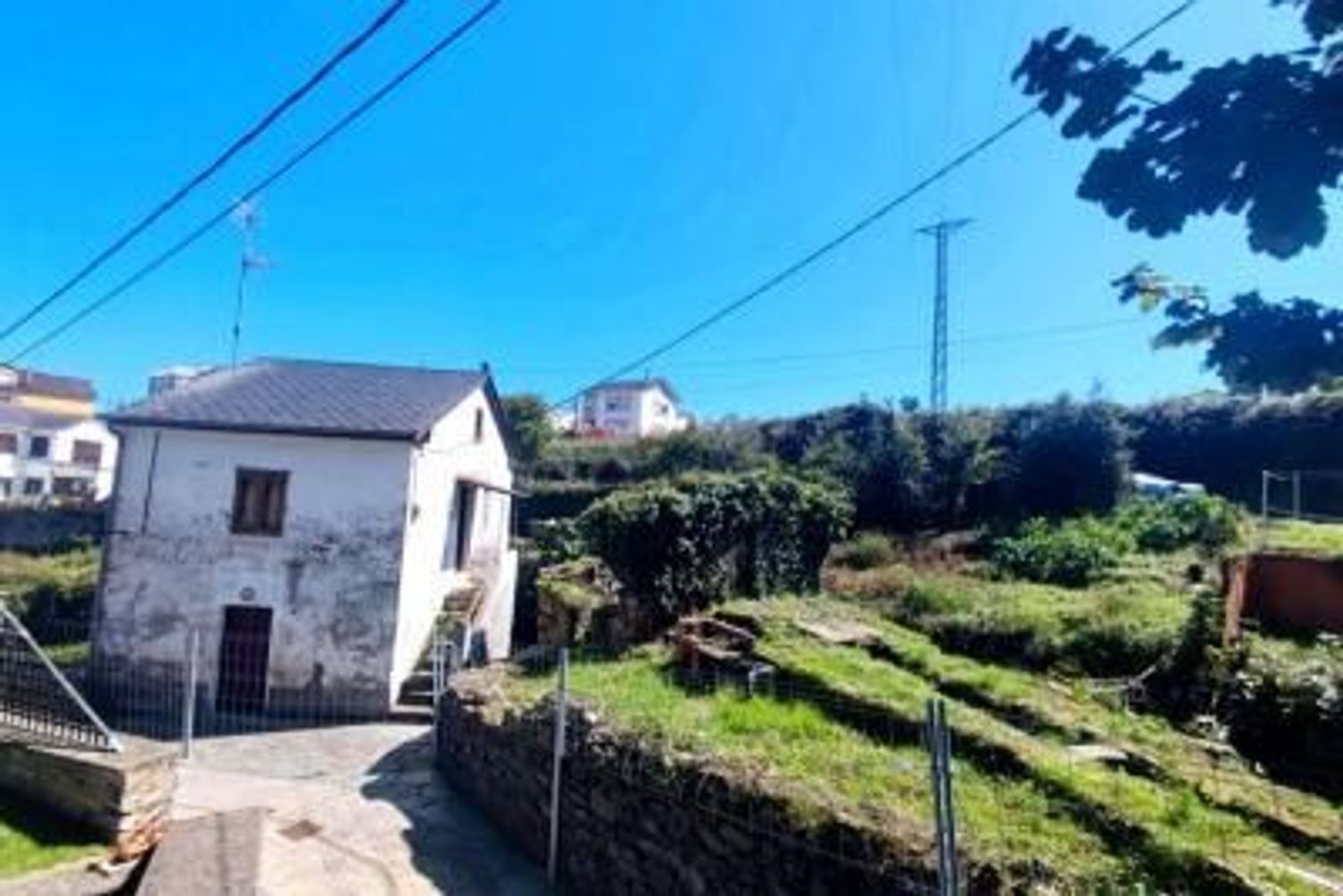 Vista exterior de Casa o xalet en venda en Navia amb Jardí privat