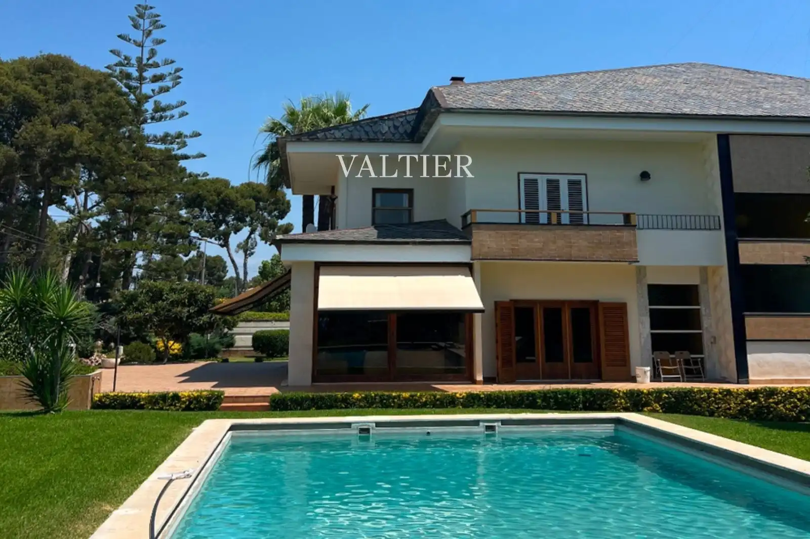 Exterior view of Houses for sale in L'Eliana  with Air Conditioner and Swimming Pool
