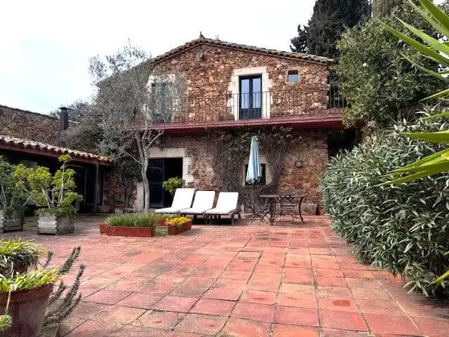 Casa rustica con giardino in vendita a Mont-ras, imagen 2