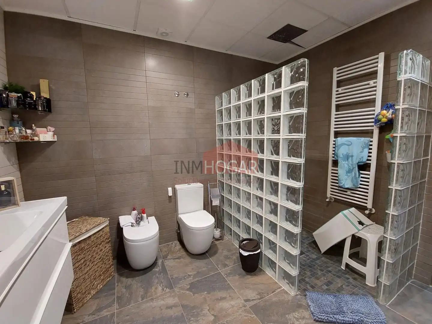 Bathroom of Houses for sale in Sanchidrián  with Private garden, Parquet flooring and Terrace