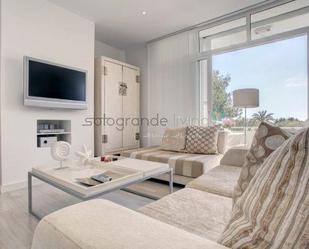 Sala d'estar de Apartament de lloguer en Sotogrande amb Aire condicionat, Calefacció i Terrassa