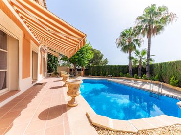 Chalet con balcón en venta en Golf Bahía