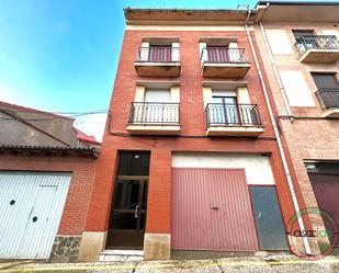 Vista exterior de Pis en venda en Sahagún amb Calefacció, Moblat i Balcó