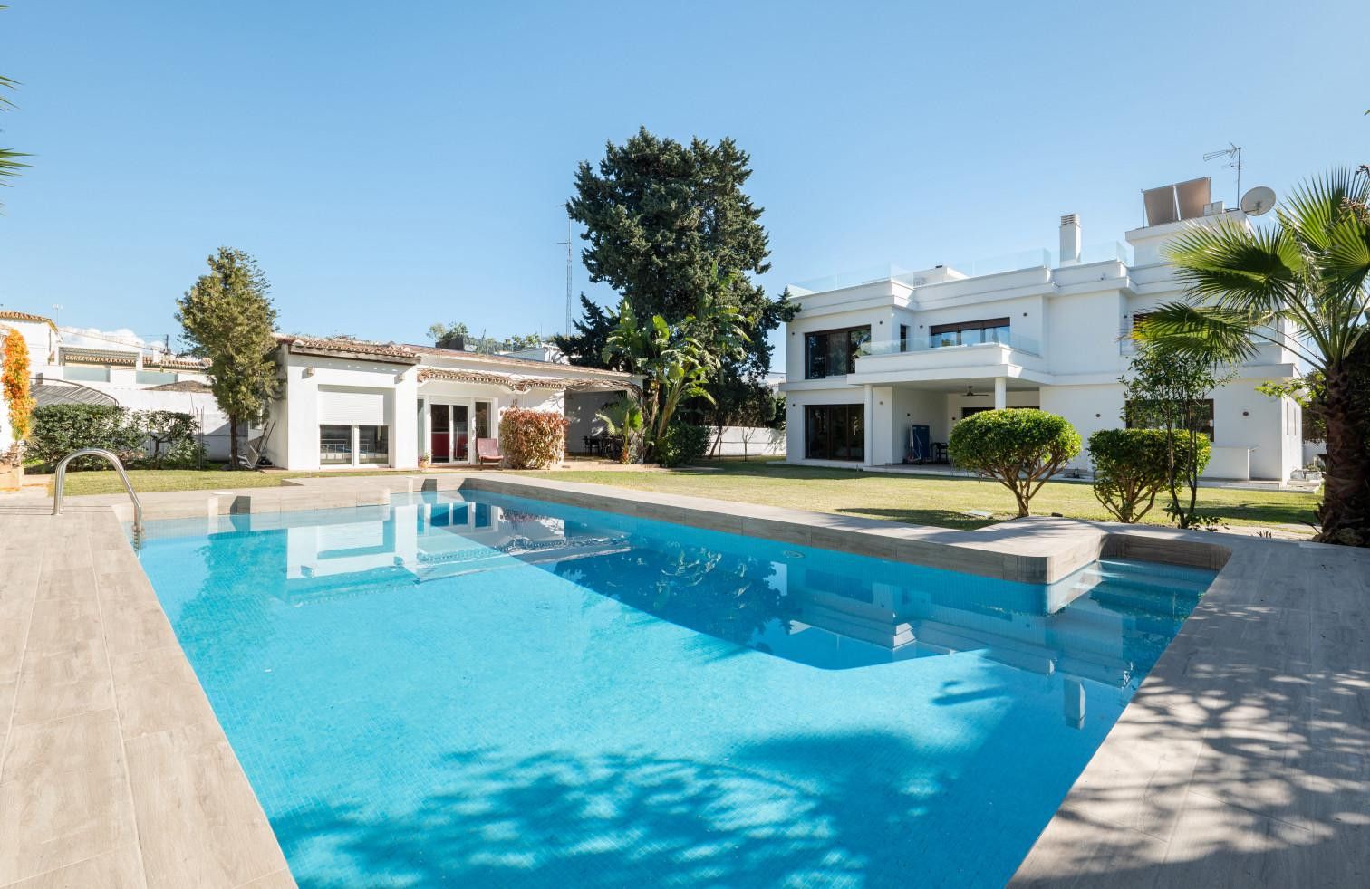 Piscina de Casa o xalet de lloguer en Marbella amb Aire condicionat, Calefacció i Jardí privat