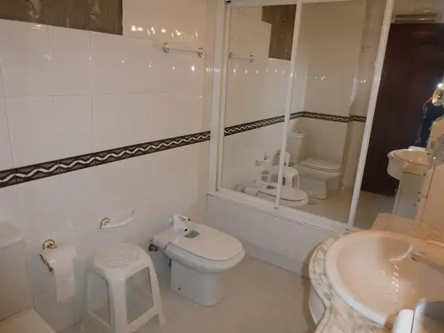 Badezimmer von Wohnung zur untervermieten in Vigo  mit Heizung, Parkett und Möbliert