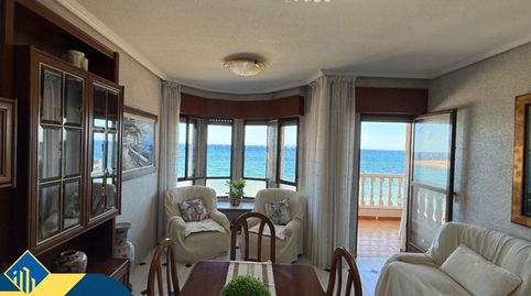 Apartamento con terraza en venta en la provincia de Alicante, Torrevieja, Playa de los Locos. 3 habitaciones | 105 m² | 20 metros